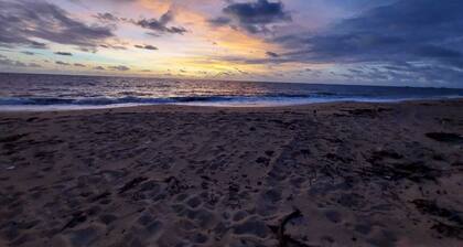 Cozy beach house with pool, in Aver o Mar, year-round sunshine.