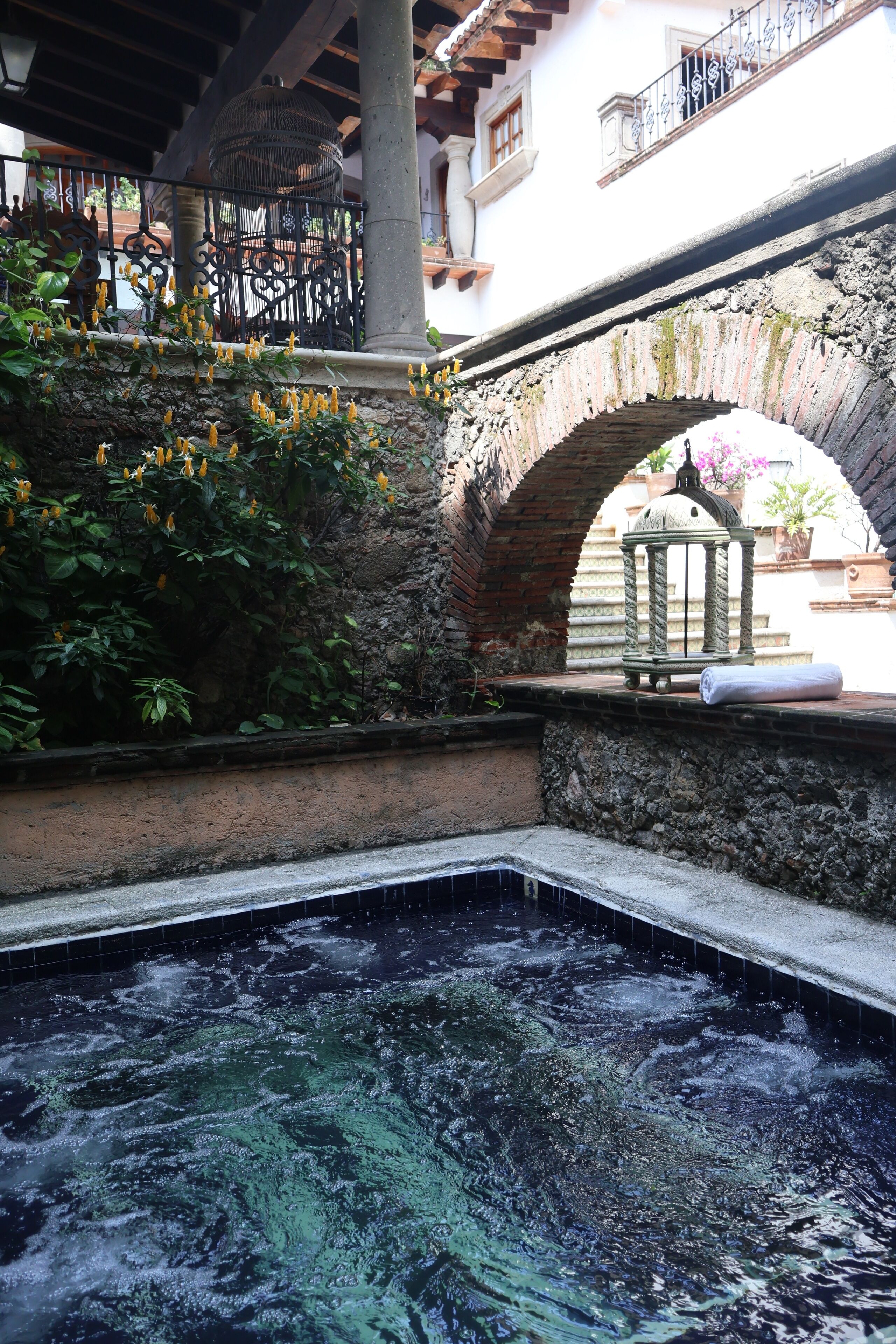 Bañera de hidromasaje al aire libre