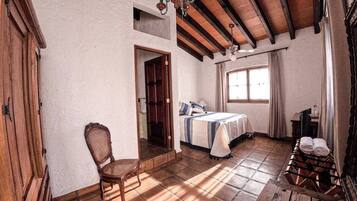 Comfort-Zimmer | Zimmersafe, schallisolierte Zimmer, Bügeleisen/Bügelbrett