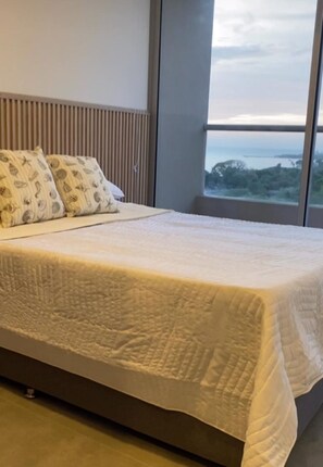 1 habitación, tabla de planchar con plancha, wifi gratis y ropa de cama 