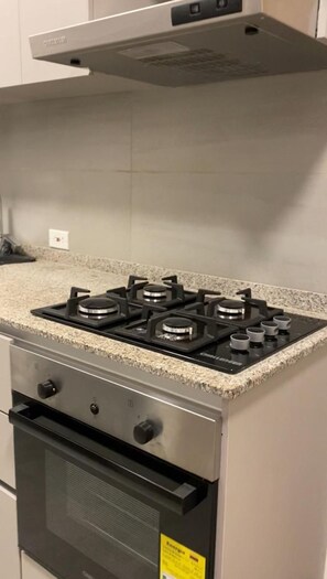 Horno, placa de cocina, servilletas de papel