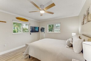 3 bedrooms, iron/ironing board, internet, bed sheets