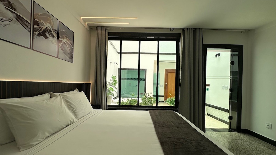 Status Elegance Hotel