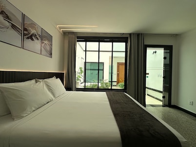 Status Elegance Hotel
