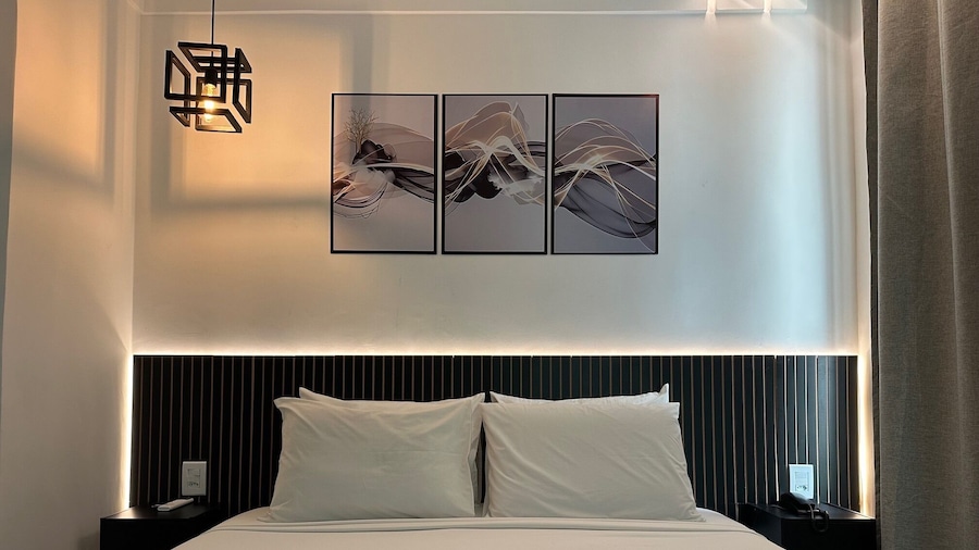 Status Elegance Hotel
