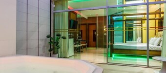 Status Elegance Hotel