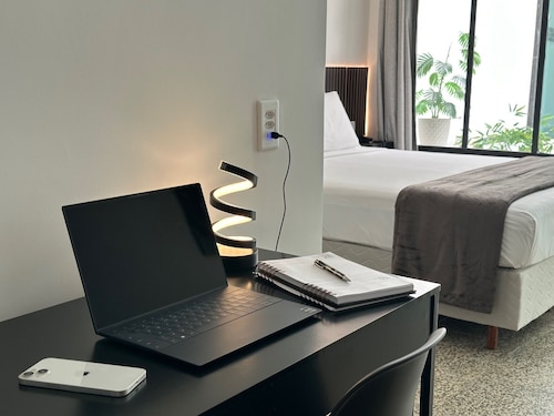 Status Elegance Hotel
