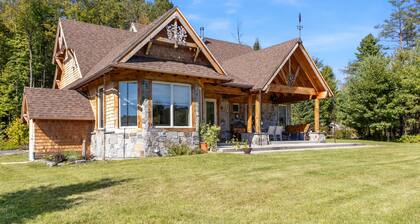 Nature-nestled lodge with wood stove - steps away from skiing, hiking, downtown