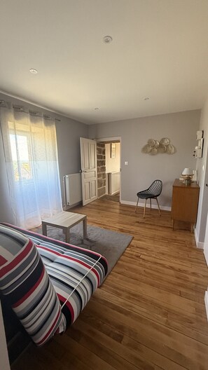 Televisio, pöytäjalkapallopöytä, pöytätennispöytä