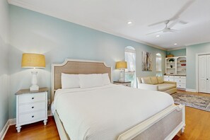 4 bedrooms, iron/ironing board, internet, bed sheets