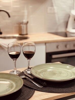 Four à micro-ondes, un four, surface de cuisson