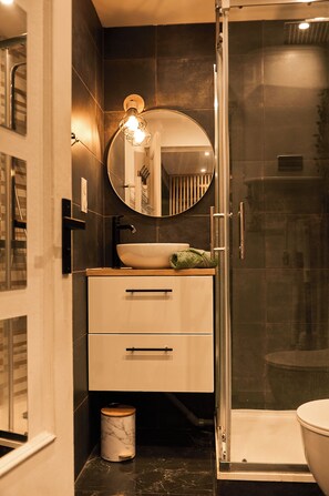 Shower, hair dryer, towels, soap - Studio Terrace • Peace and quiet in the heart of downtown (Rouen)