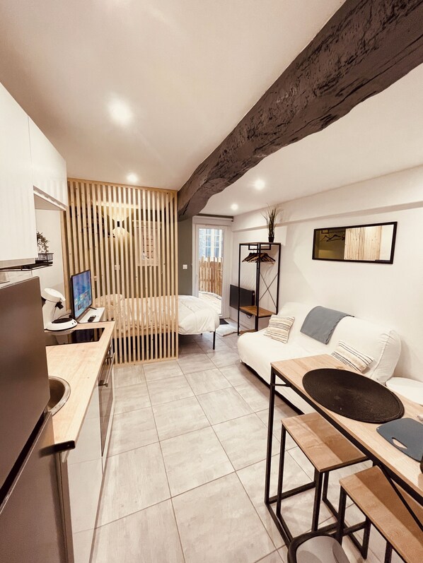 1 chambre, fer et planche à repasser, Wi-Fi, literie fournie