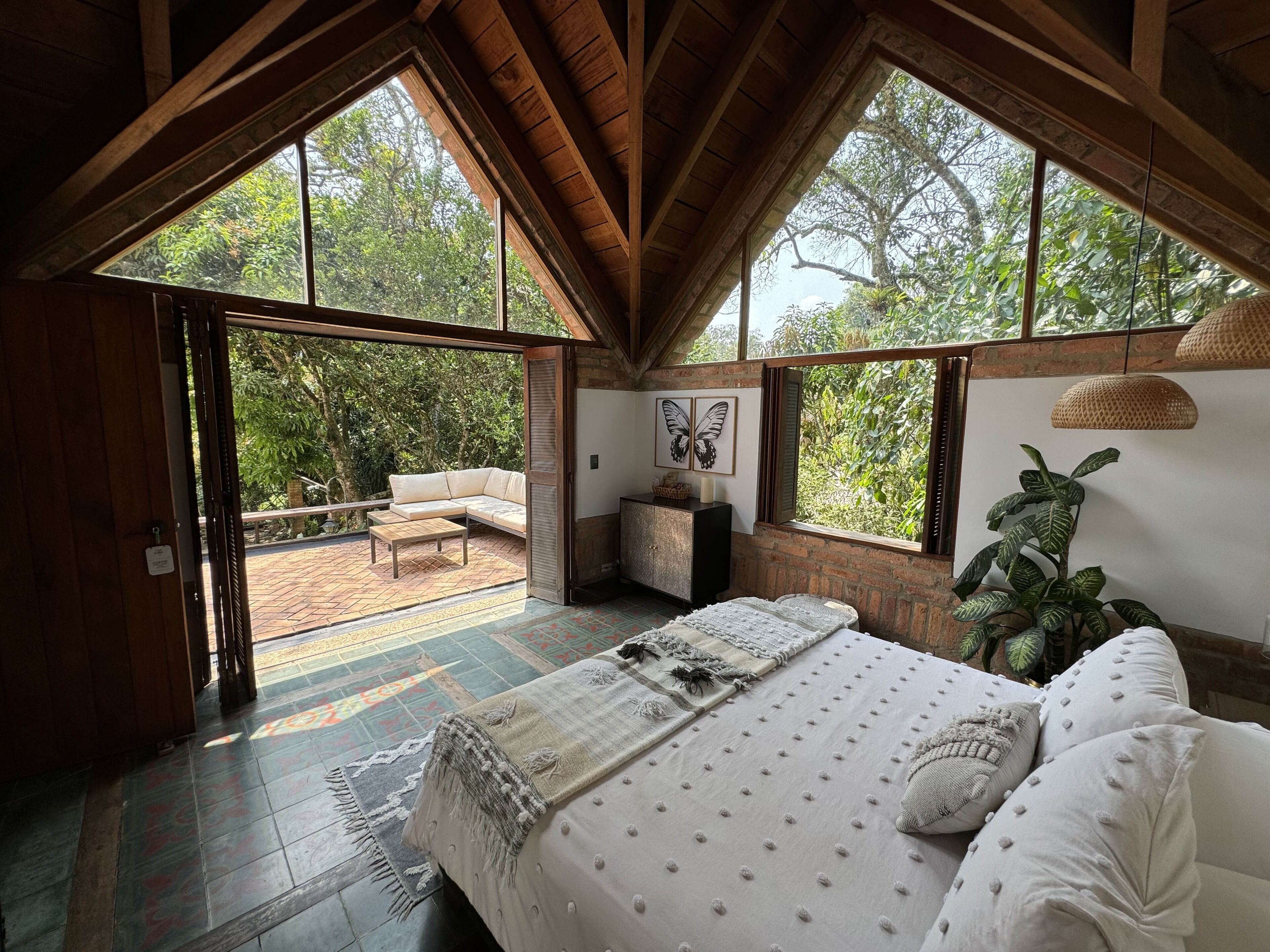 5 quartos, escrivaninha, berço de viagem, Wi-Fi de cortesia