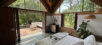 Casa Kolibri: Spectacular villa on a private lake