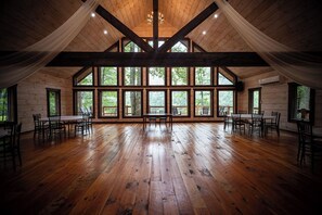 Interior - Charming Cabin in the woods with Hot Tub (Blue Ridge)
