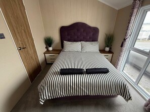 2 quartos, individualmente decorados, individualmente mobiliados