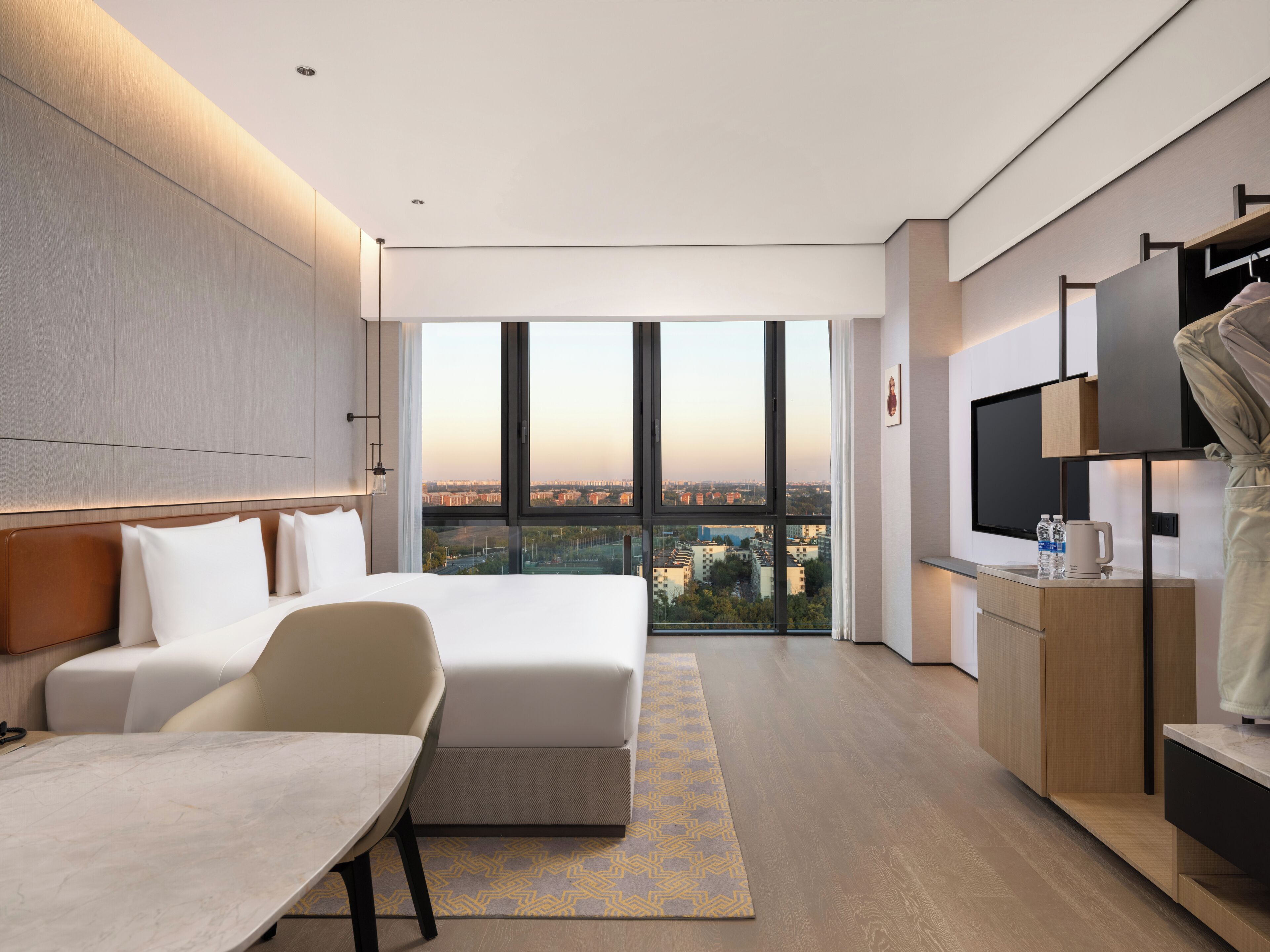 デラックス ルーム キングベッド 1 台 (Super King) | 羽毛の掛け布団、セーフティボックス (室内)、デスク、遮光カーテン