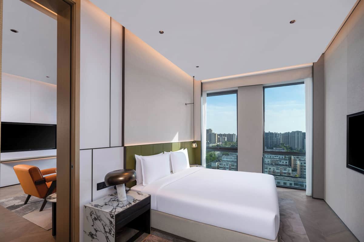 Suite, 1 chambre | Coffre-fort, bureau, fer et planche à repasser, accès au Wi-Fi (inclus)