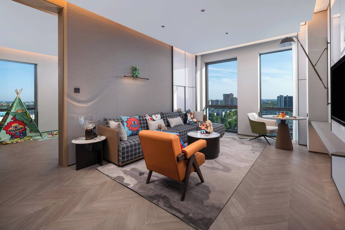 Caja de seguridad en la habitación y escritorio