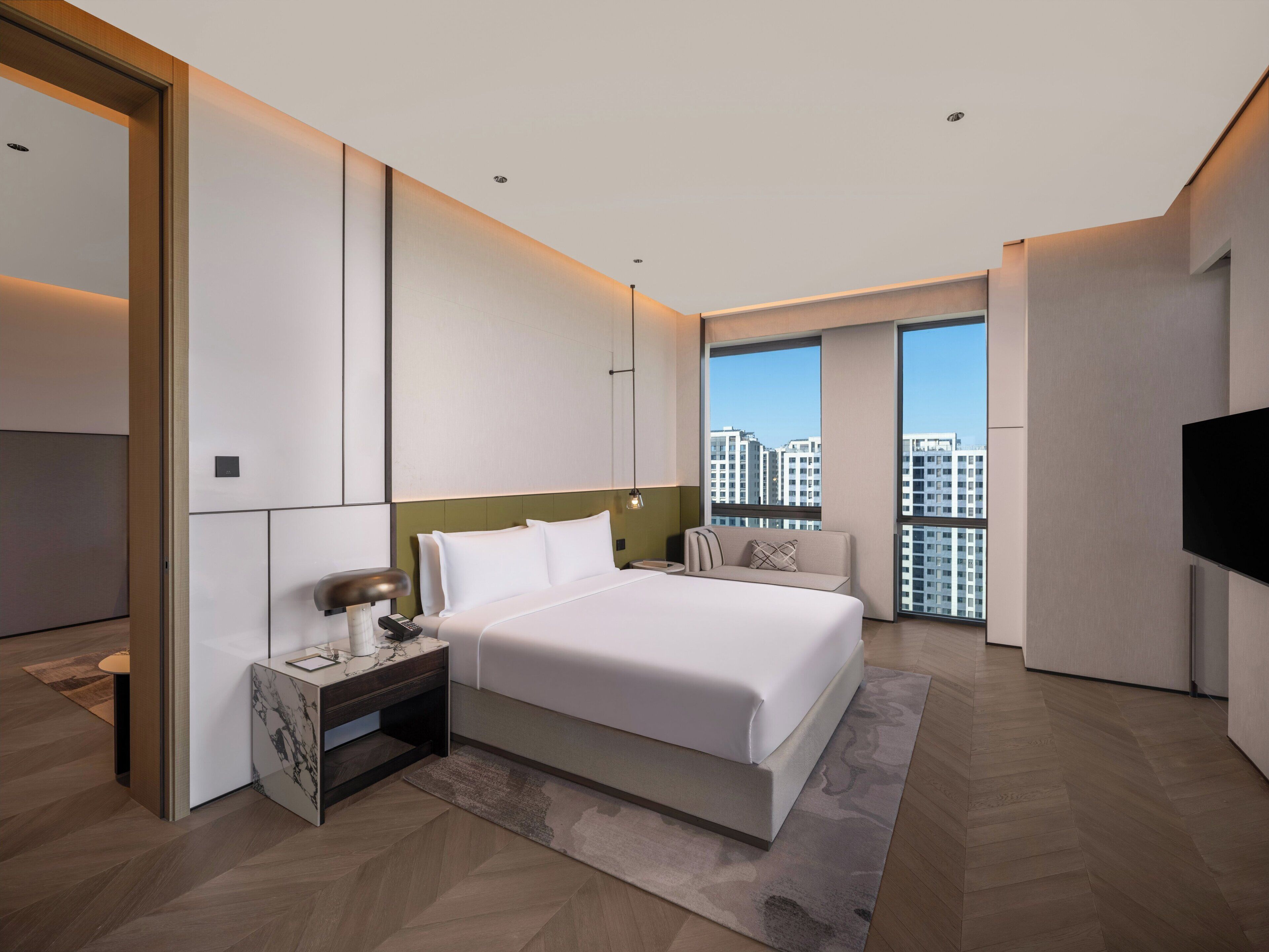 Phòng Suite, 1 phòng ngủ, quang cảnh thành phố | Chăn bông, két bảo mật tại phòng, bàn, màn/rèm cản sáng 