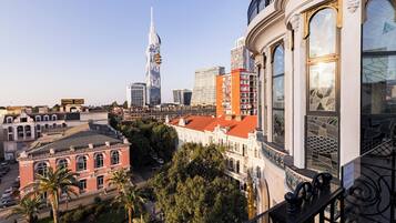 ห้องสแตนดาร์ด, เตียงคิงไซส์ 1 เตียง (Old City View, Outdoor Terrace) | เครื่องนอนป้องกันสารก่อภูมิแพ้, มินิบาร์, ตู้นิรภัยในห้องพัก, โต๊ะทำงาน