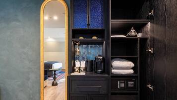 Allergitestet sengetøy, minibar, safe på rommet og skrivebord