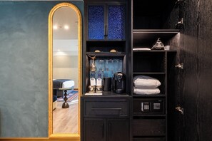 Hypo-allergenic bedding, minibar, in-room safe, desk - Hotel Indigo Batumi Old Town by IHG (Batumi)