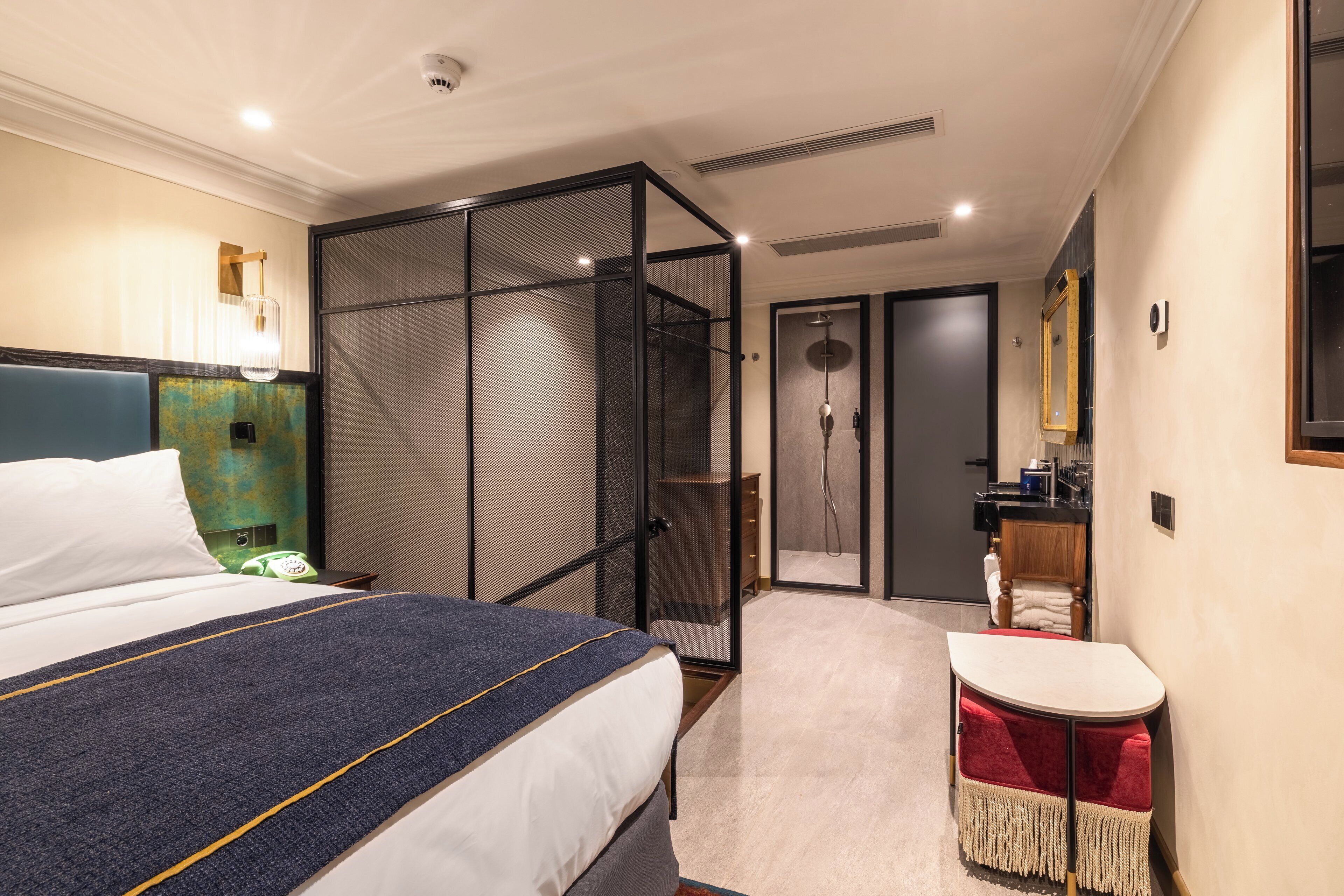 Suite, 1 Queen Bed (Duplex, Old City View) | Hypo-allergenic bedding, minibar, in-room safe, desk