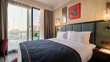 Standard Room, 1 King Bed (Old City View, Outdoor Terrace) | Hypo-allergenic bedding, minibar, in-room safe, desk
