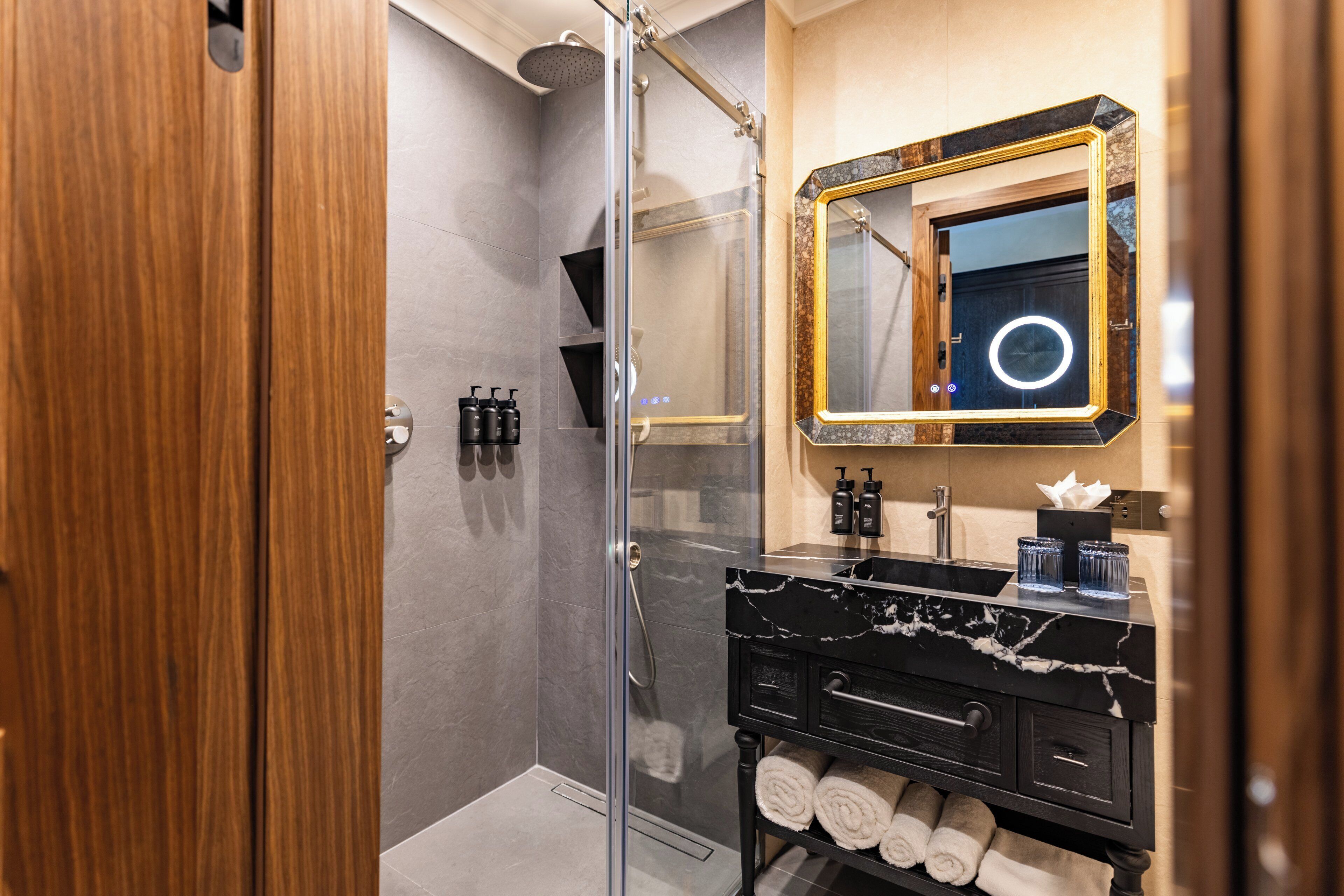 Standard Room, 1 King Bed (Old City View) | Room amenity