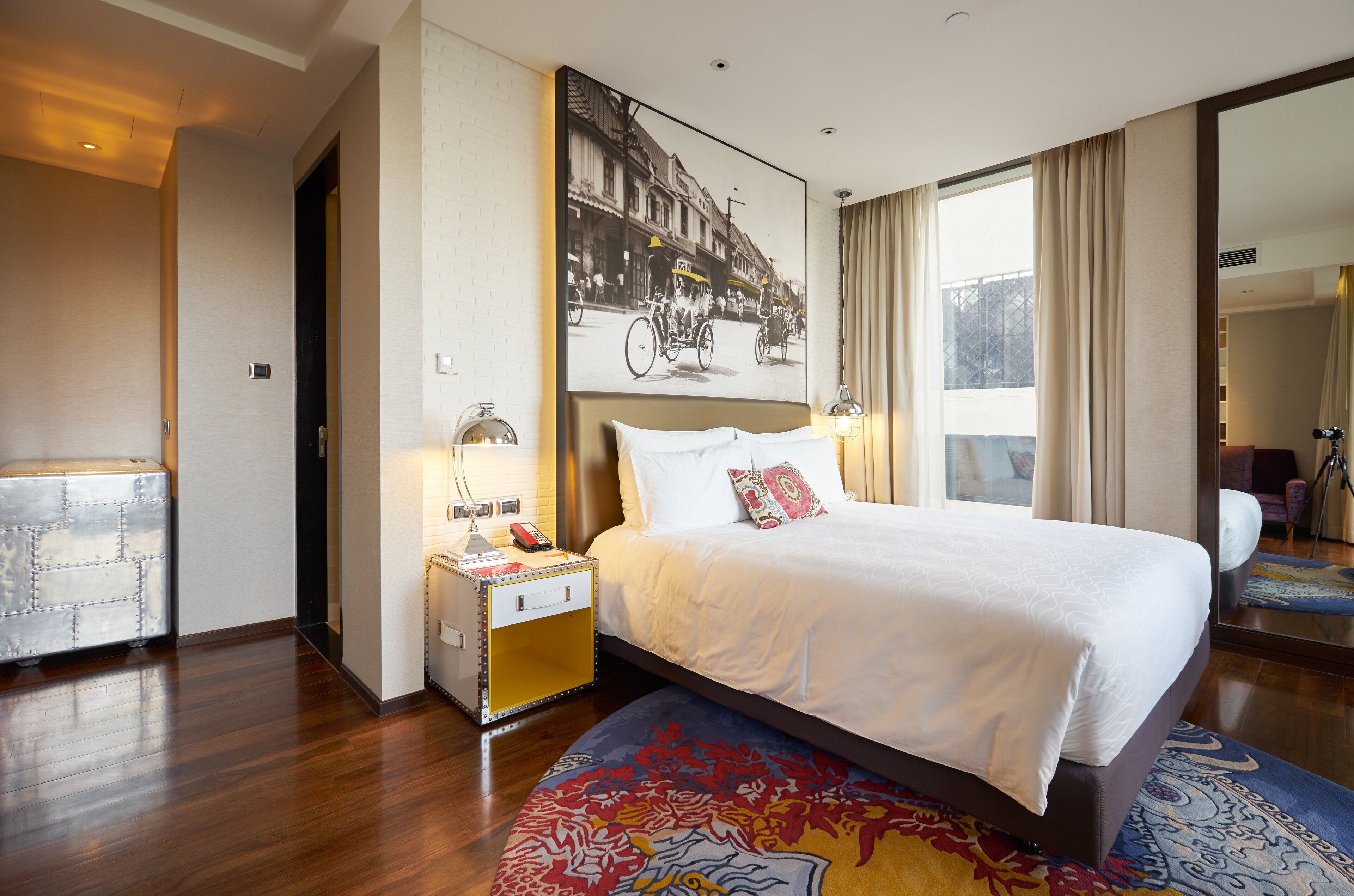 Ropa de cama hipoalergénica, minibar, caja fuerte y escritorio