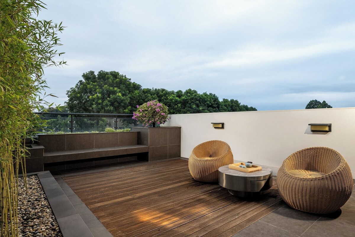 ห้องสแตนดาร์ด, เตียงคิงไซส์ 1 เตียง, ระเบียง | เครื่องนอนระดับพรีเมียม, ผ้านวมขนเป็ด, พื้นที่ทำงานแบบใช้แล็ปท็อป