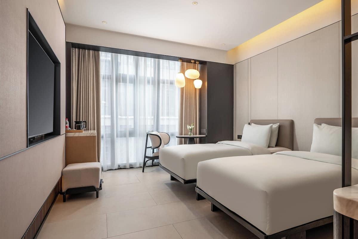 2 Single Standard | Premium bedding, down duvets, laptop workspace, blackout curtains