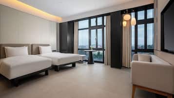 Suite, Multiple Beds | Premium bedding, down comforters, laptop workspace, blackout drapes