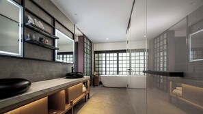 Standardzimmer, 1 King-Bett | Badezimmer | Designer-Toilettenartikel, Haartrockner, Hausschuhe, Handtücher
