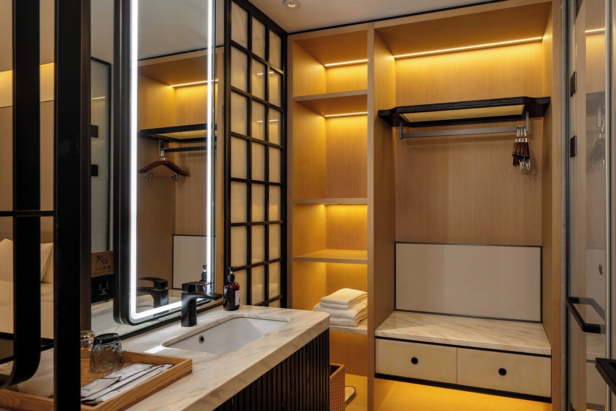 เครื่องนอนระดับพรีเมียม, ผ้านวมขนเป็ด, พื้นที่ทำงานแบบใช้แล็ปท็อป