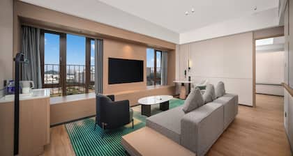 Holiday Inn Hotel & Suites Guangzhou South Station by IHG