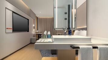 Standard Room, 1 Katil Raja (King) (Extra Floor Space) | Peralatan tempat tidur premium, gebar bulu kapas, meja