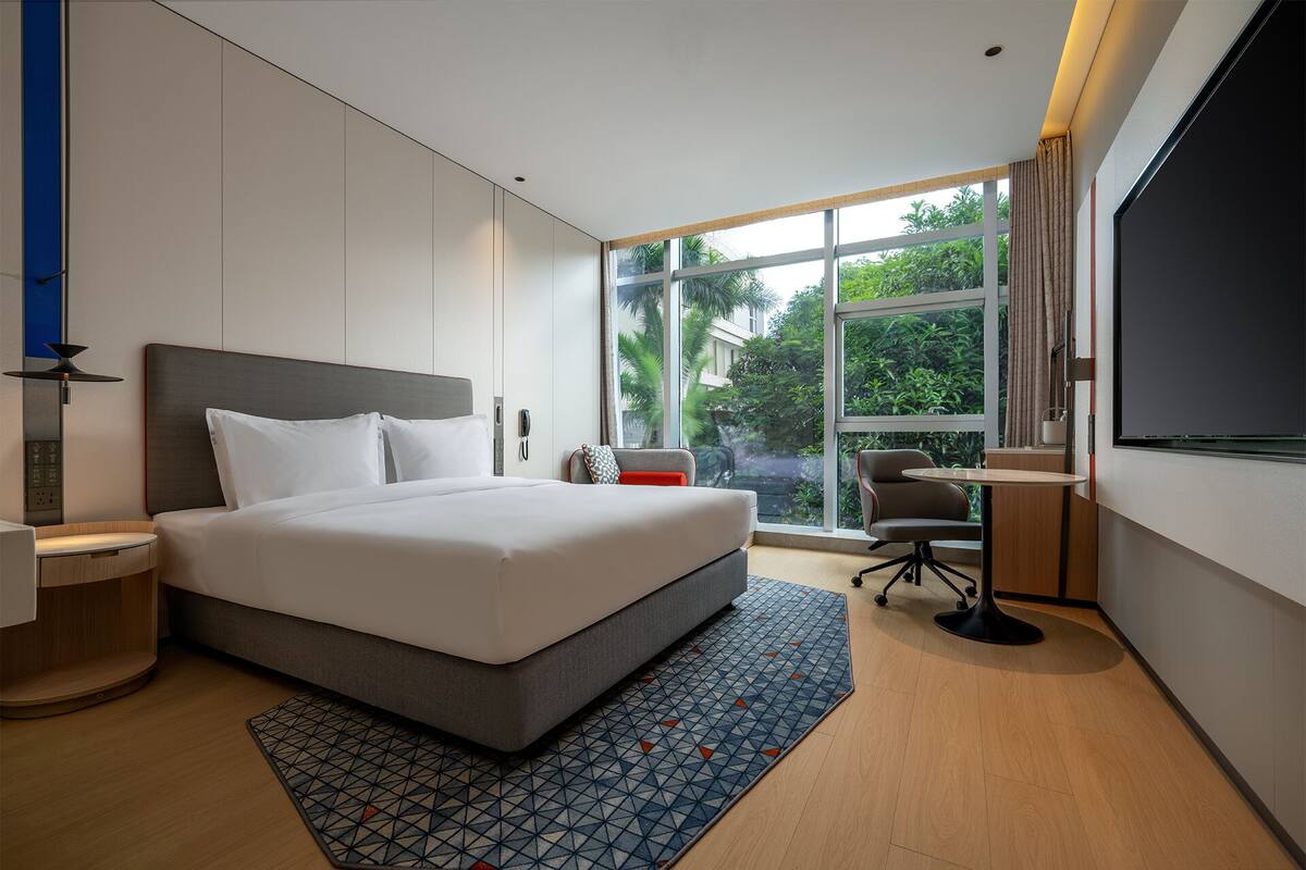 1 King Standard City View Extra Floor Space | Down comforters, desk, laptop workspace, blackout drapes