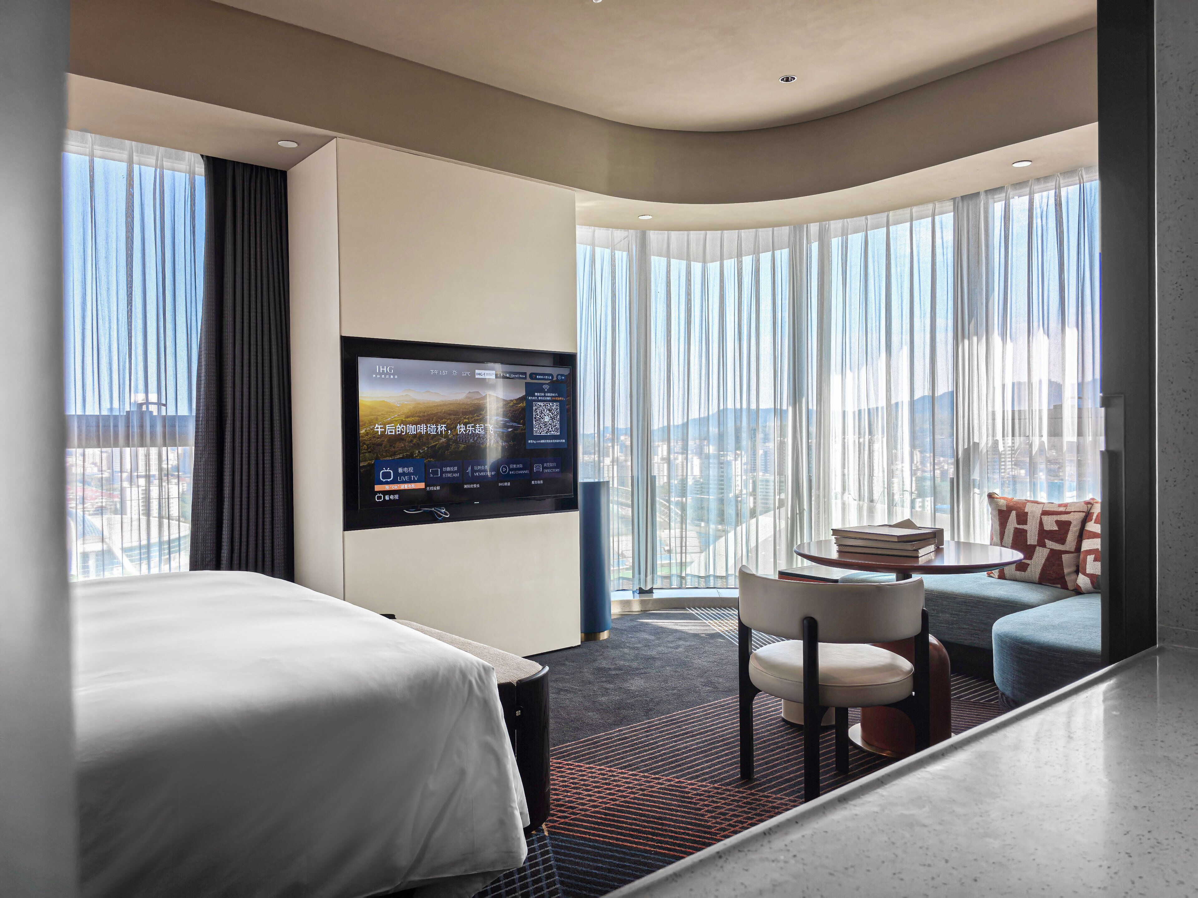 Minibar, caja fuerte, decoración individual