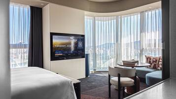 Minibar y caja de seguridad en la habitación