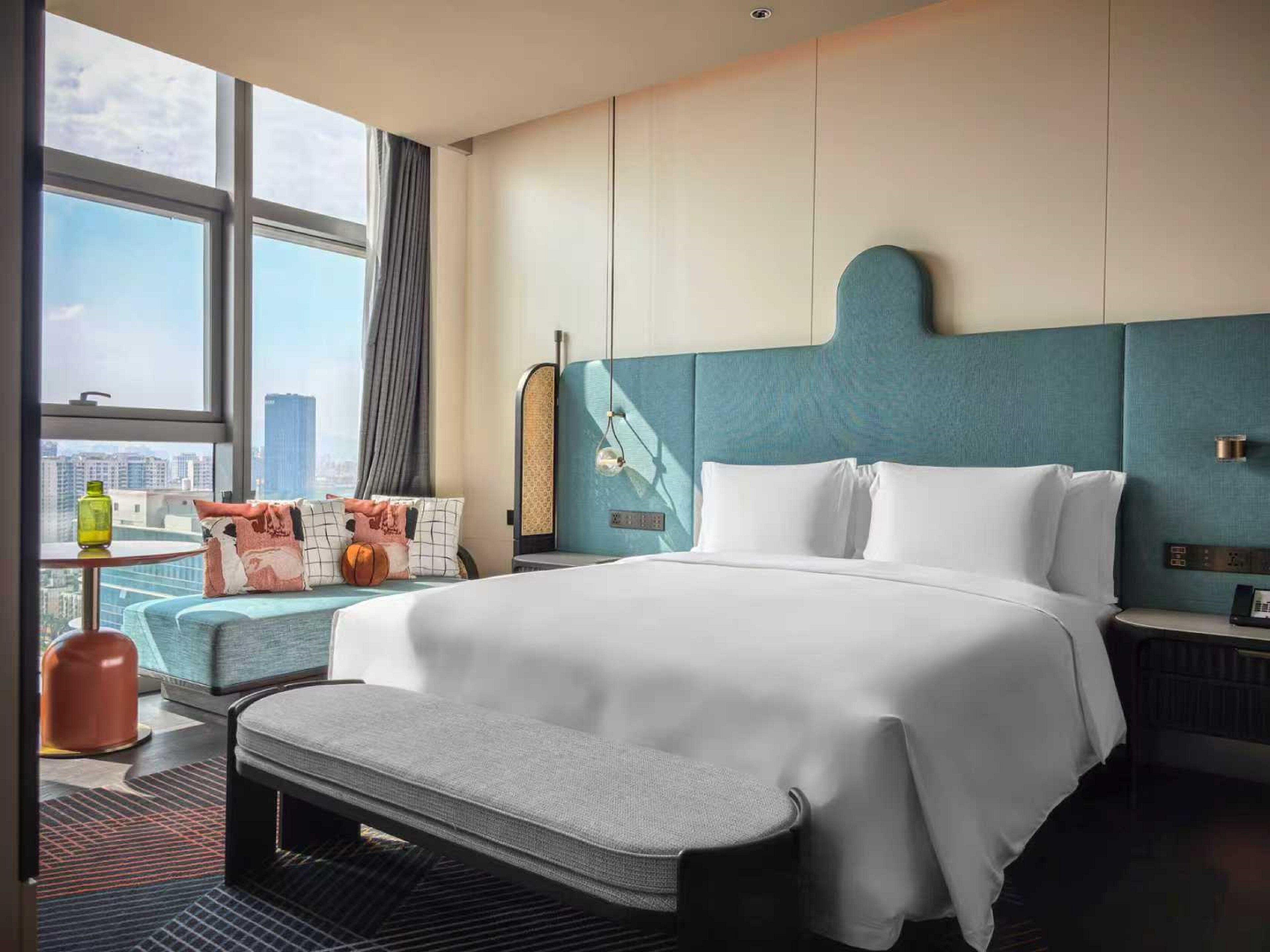 Suite, 1 chambre (Living and Dining Area) | Minibar, coffres-forts dans les chambres, décoration personnalisée