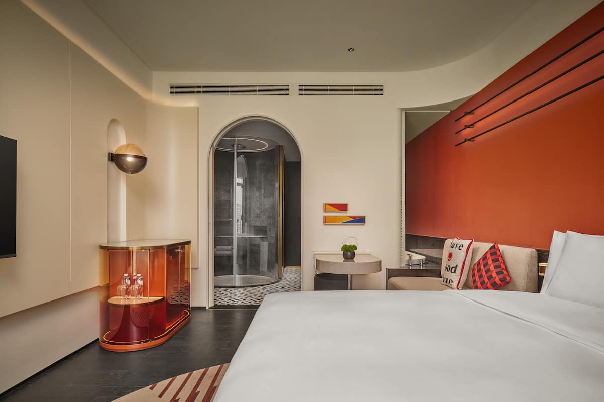 Minibaari, tallelokero huoneessa, yksilöllisesti sisustettu