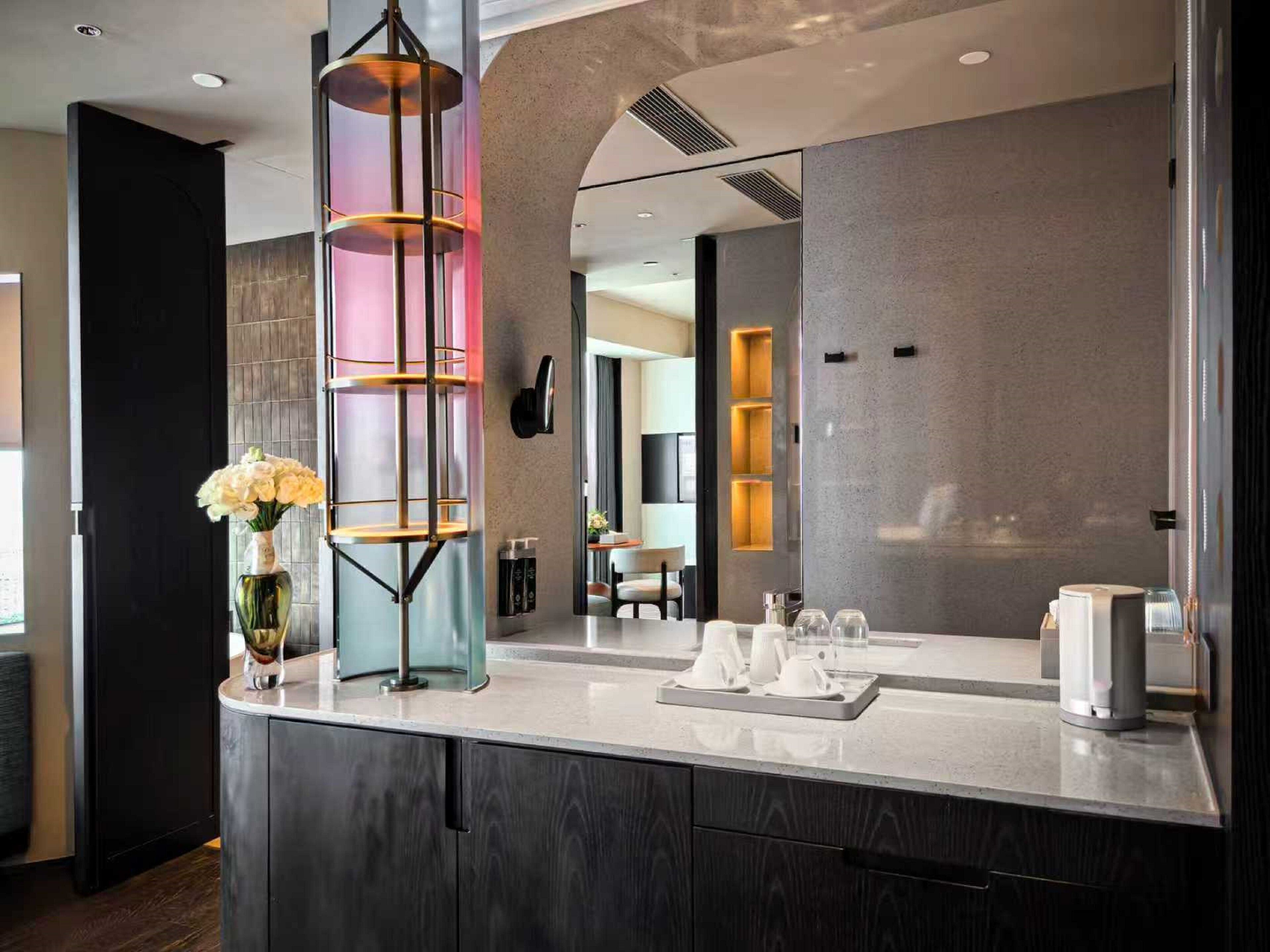 尊榮客房, 1 張特大雙人床 | 迷你吧、客房內保險箱、獨特裝潢、熨斗/熨衣板