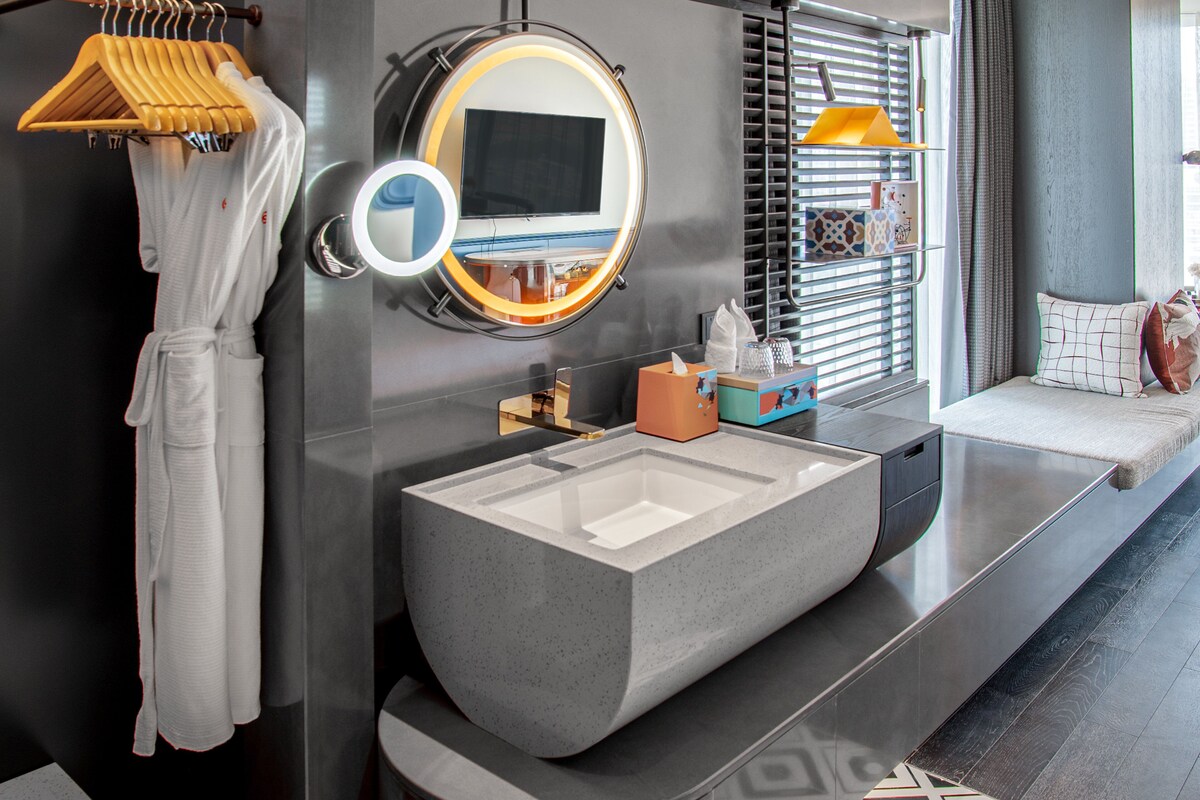 Standard Room, 2 Double Beds | Room amenity