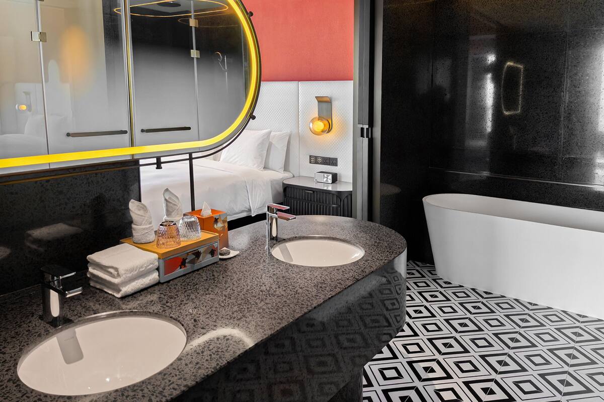 Suíte, 1 quarto | Frigobar, cofres nos quartos, ferros/tábuas de passar roupa