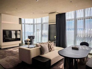 Suite, 1 Bedroom (Living and Dining Area) | Minibar, in-room safe, individually decorated, iron/ironing board - Hotel Indigo Zhuhai Xiangzhou by IHG (Zhuhai)