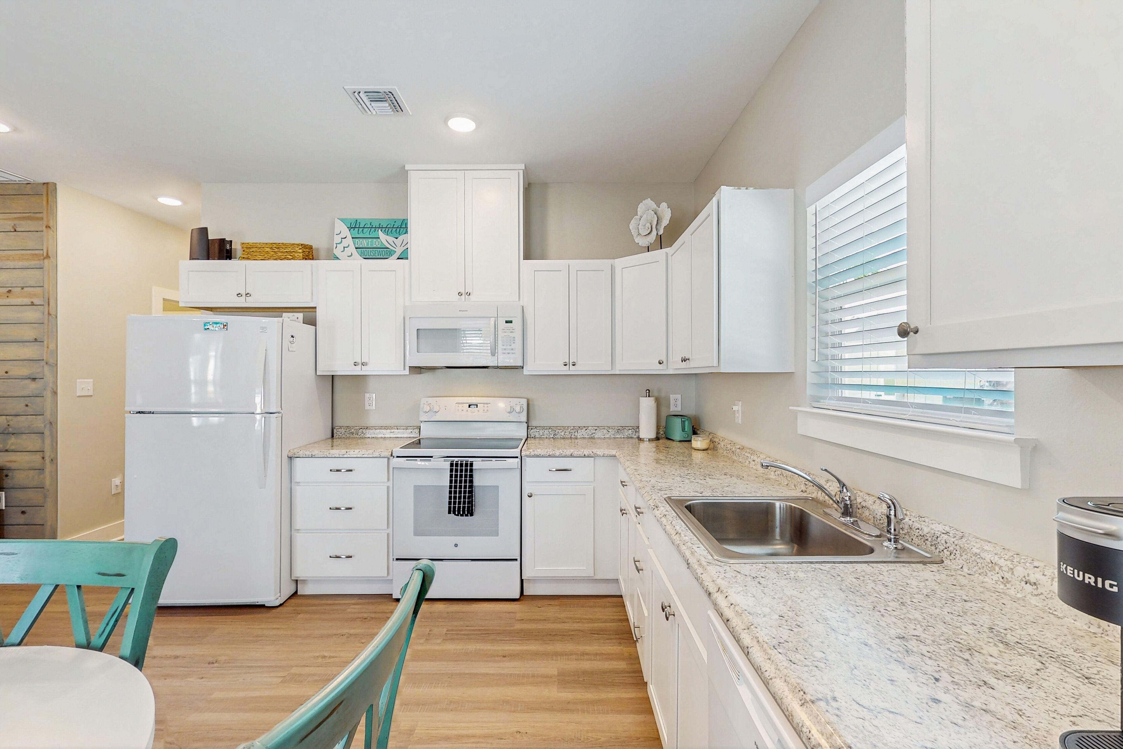 雪櫃、微波爐、焗爐、爐具