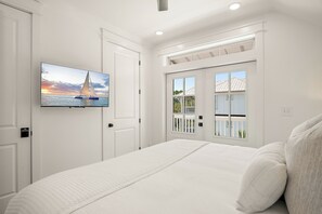 5 bedrooms, iron/ironing board, WiFi, bed sheets - Playalinda Paradise: Luxury 30A Coastal Retreat (Santa Rosa Beach)